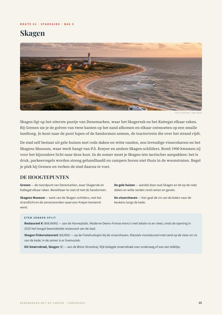 Stadsgidspagina Skagen uit de Denemarken-gids met panoramafoto van de haven, de hoogtepunten en restauranttips